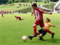 Spelare i Pessac Alouette gör en glidtackling