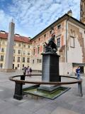 Pragborgen: Fontän och staty av S:t Göran